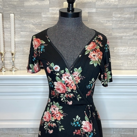143 Story Floral Faux Wrap Short sleeve Maxi Dress Size Medium - Picture 3 of 7